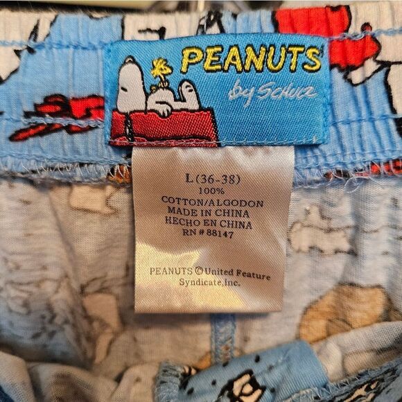 #447 Peanuts- Snoopy on Red Dog House being "The Red Baron."Sz. Mens L - Picture 3 of 4